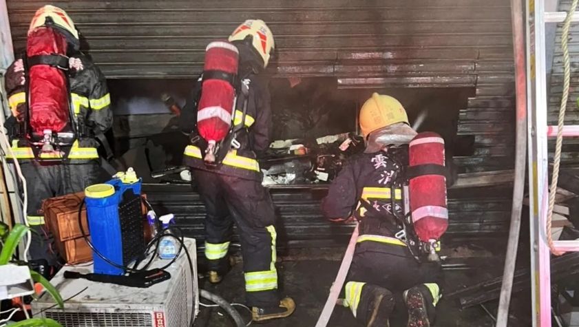 ▲雲林四湖鄉新市街一處民宅，今天（26日）凌晨2時許，突然發生火警。（圖／翻攝畫面）