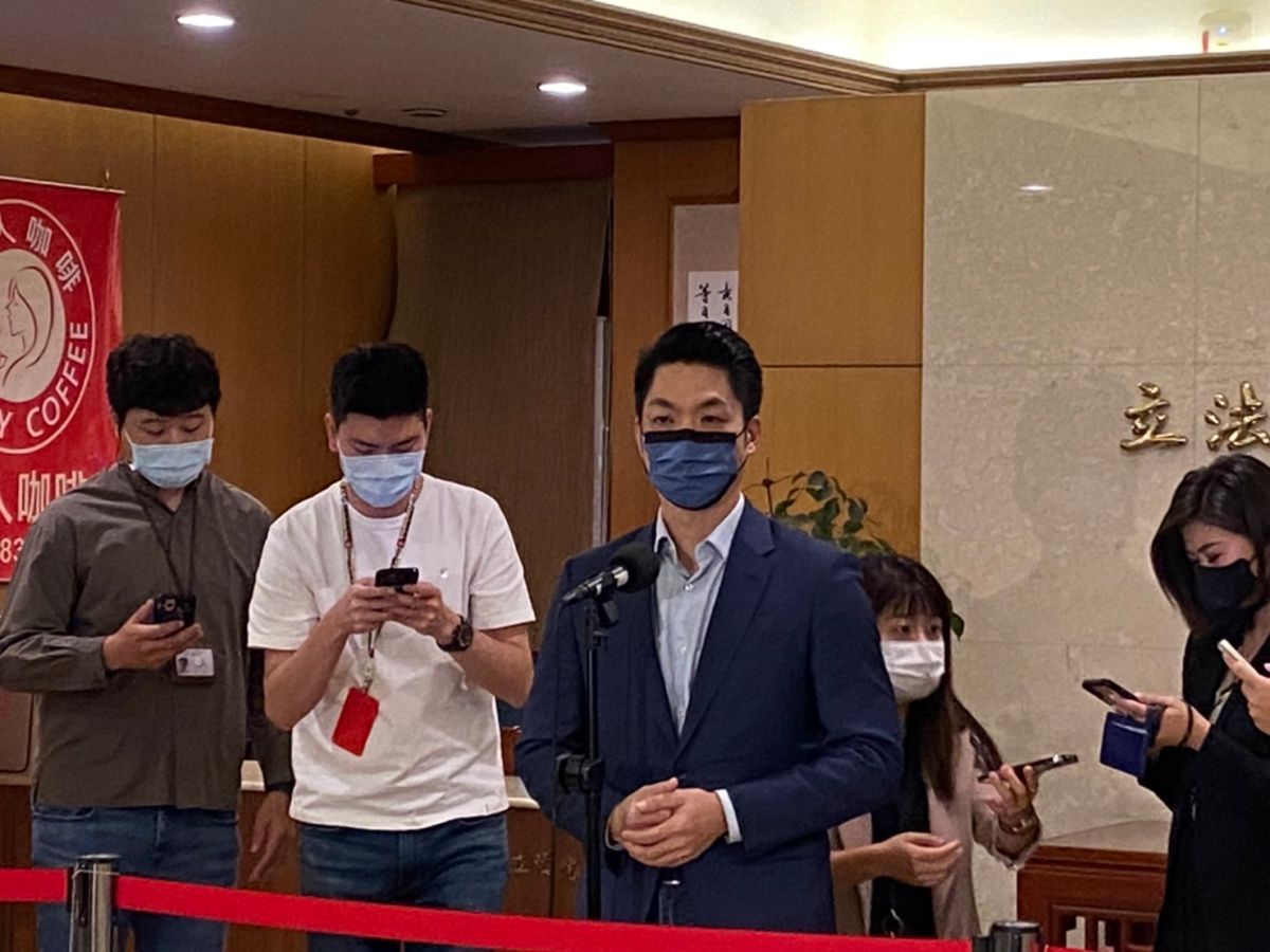 ▲蔣萬安還原救護車事件經過，還不忘酸陳時中面對質疑只會封存三十年。（圖／資料照片）