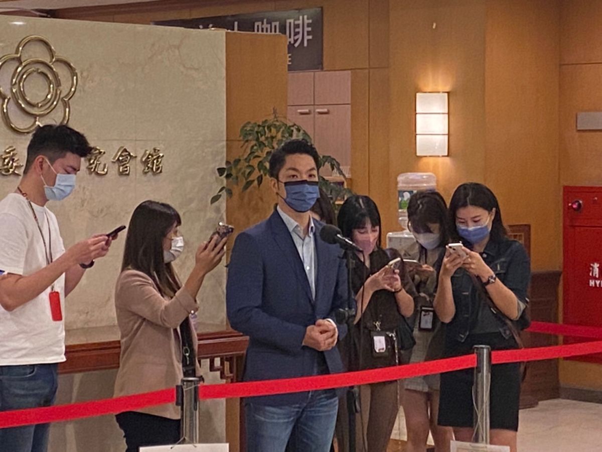 ▲波波牙醫爭議持續延燒，管碧玲昨拿立法院提案資料，反嗆蔣萬安、陳時中惡意陷害陳時中，蔣萬安今受訪反批，民進黨一貫推卸責任。（圖／記者翁子竣攝，2022.10.26）