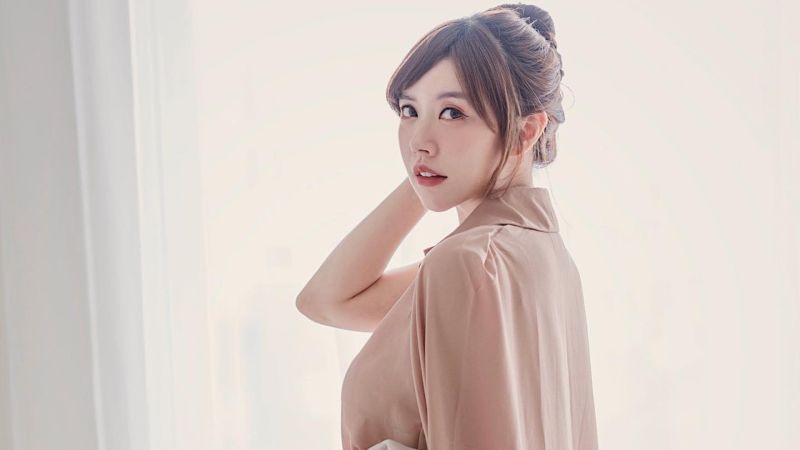 最兇老闆娘「泳衣勉強遮點」 14秒片都穿激辣比基尼