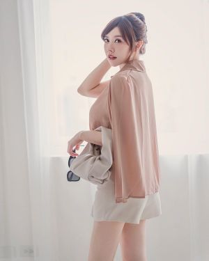 ▲▼姚采辰經營自創服裝品牌及醫美診所,有「最兇老闆娘」封號。(圖/翻攝自姚采辰臉書、IG) ▲▼姚采辰經營自創服裝品牌及醫美診所,有「最兇老闆娘」封號。(圖/翻攝自姚采辰臉書、IG)