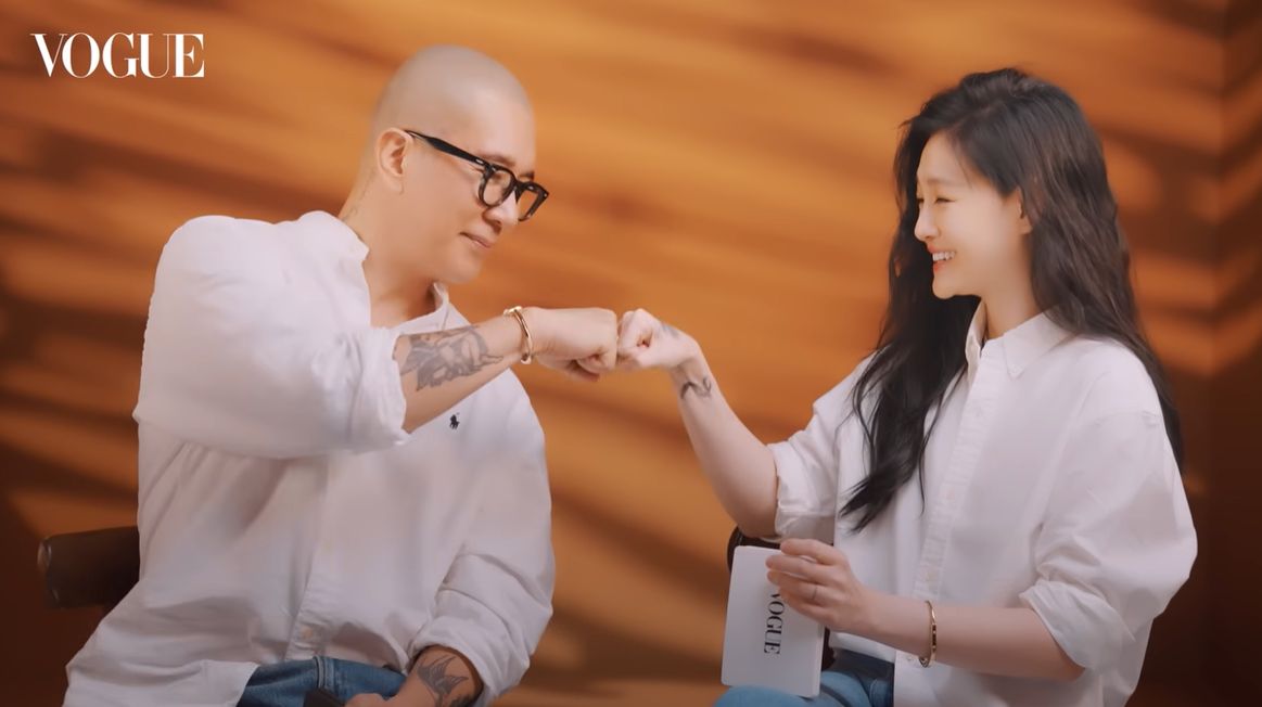 ▲具俊曄（左）聲明表示會放棄愛妻大S（右）遺產，交給徐媽媽繼承。對此，律師蘇家宏呼籲具俊曄千萬別做「拋棄繼承」，否則遺產將形同被汪小菲獨吞。（圖／VOGUE Taiwan YouTube）