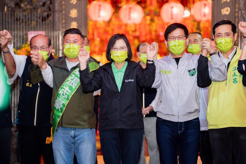 ▲蔡英文為拉抬林佳龍選情,每周四晚間都到新北助選造勢。(圖/翻攝自林佳龍臉書)