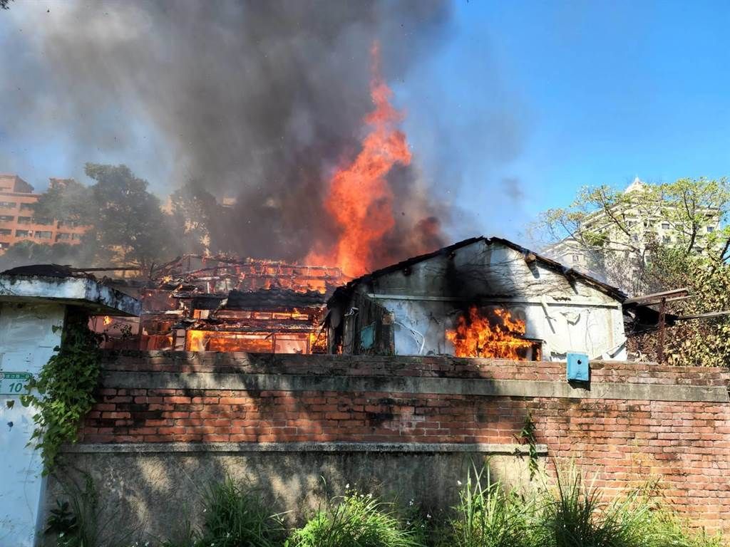 ▲台北科技大學附屬桃園農工校舍，今（26）日中午12點多發生火警，幸好初步調查無人傷亡。（圖／翻攝畫面）