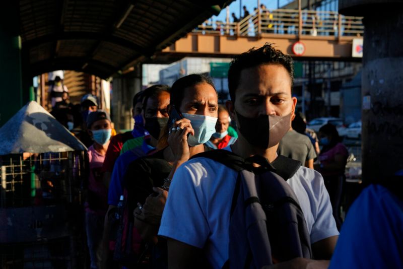 菲律賓放寬疫情限制　取消室內佩戴口罩規定
