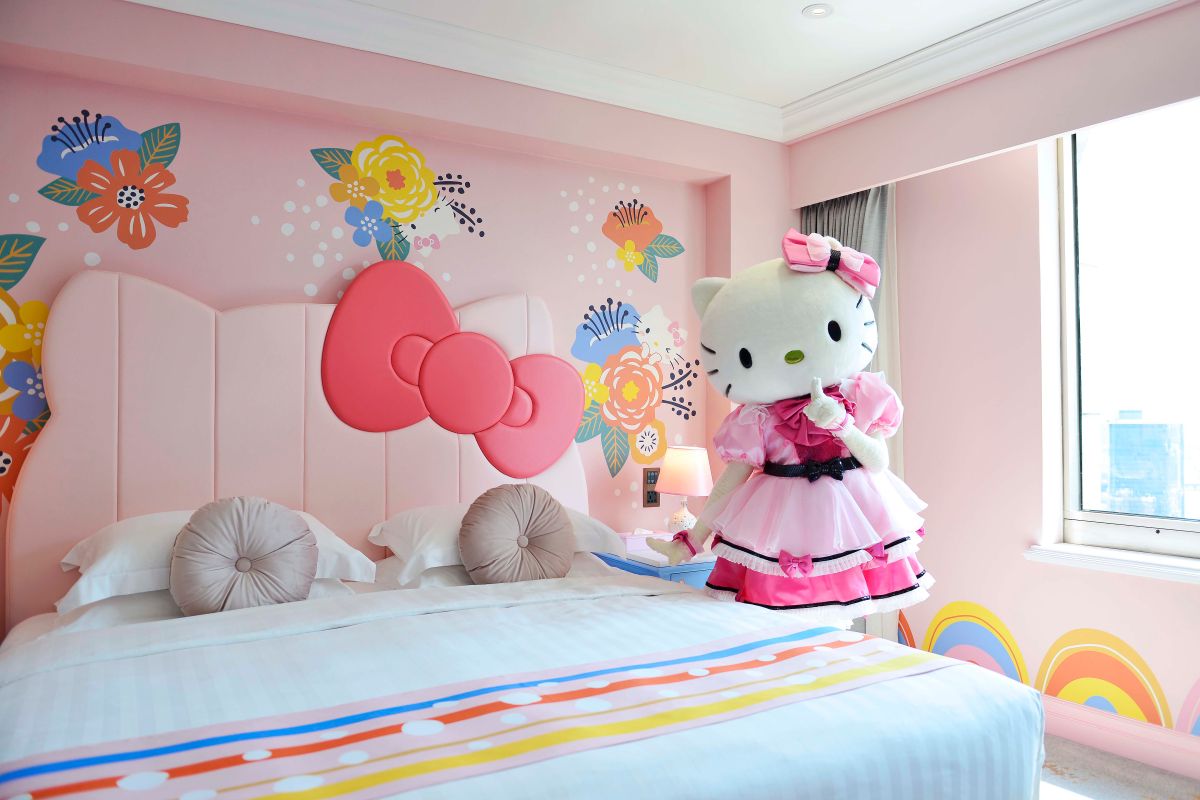 ▲慶祝Hello Kitty生日，高雄漢來酒店推出三麗鷗主題房下殺5折早鳥優惠，10/31前每天早上11:01開搶，不分平假日於官網每日限量釋出10間。（圖／高雄漢來酒店提供）