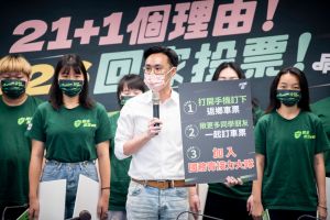 民進黨青年部主任蔡沐霖 ▲蔡沐霖率領「國務青」,針對18歲公民權赴全國各地宣講,獲得諸多迴響。(圖/民進黨提供)