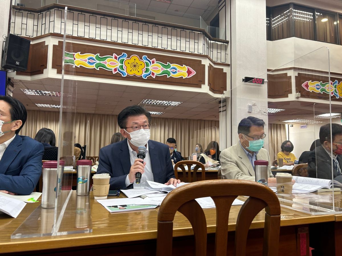 ▲台南七股大潮溝設置光電引發漁民反彈，郭國文在委員會質詢時要求相關部門妥善處理。（圖／翻攝自郭國文臉書）