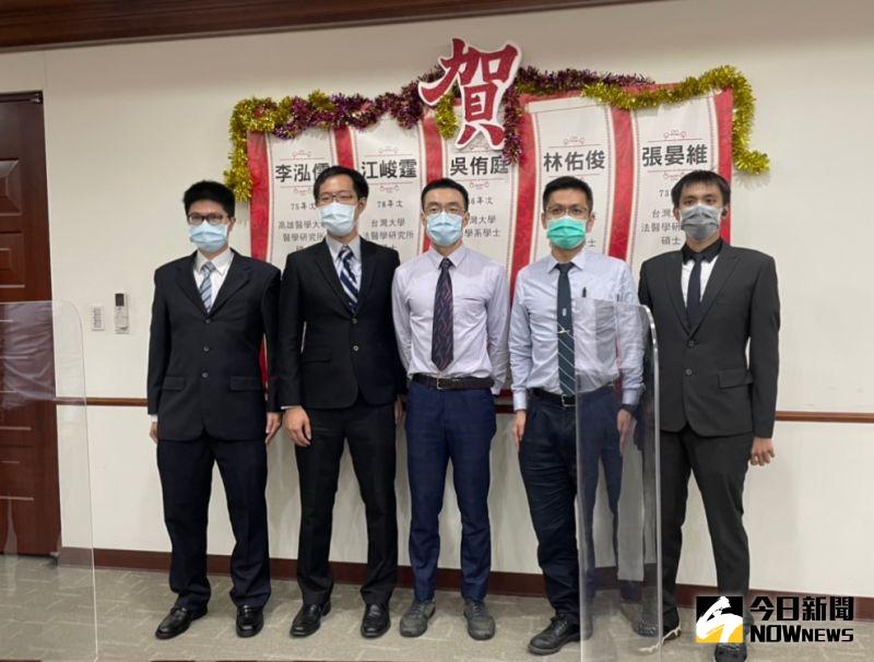 ▲由左至右衛福部屏東醫院李泓儒、成大附設醫院江峻霆、嘉義長庚吳侑庭、三總林佑俊、法醫所張晏維(圖/記者潘千詩攝,2022.10.26)