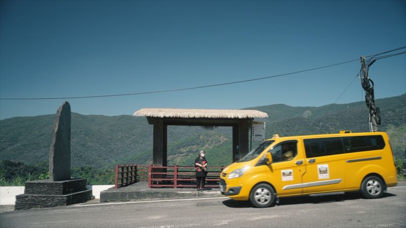 ▲一名網友在Threads分享首次搭到「公車式小黃」的驚喜經驗，只花12元就能搭，且沿途還陸續共乘其他乘客，被網友形容宛如「台版龍貓公車」。（圖／高市府提供www.kcg.gov.tw）