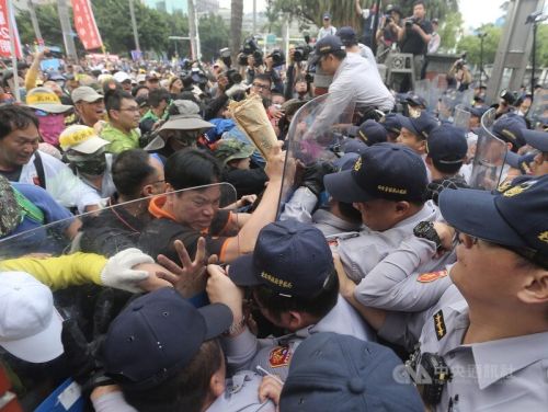 反年改爭議下闖頭關 呂秋遠:馬英九在哪裡、藍白就把台灣帶到那