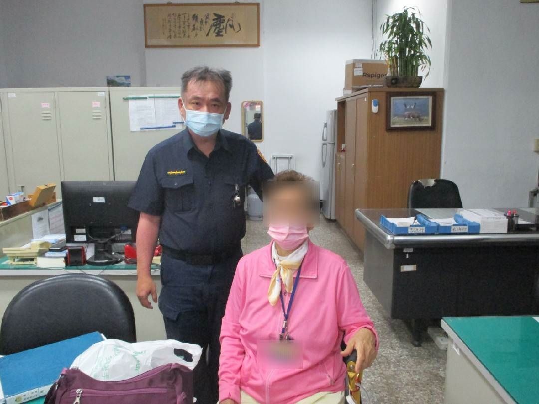 ▲七旬病婦喪夫喪子陷困境，第一分局警備隊員警林志營奔走轉介社服單位伸出援手（圖/記者鄧力軍攝）