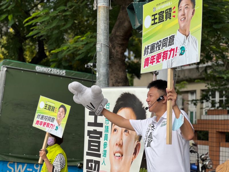 青年挺青年台南第一選區王宣貿完成百場街講挺18歲公民權
