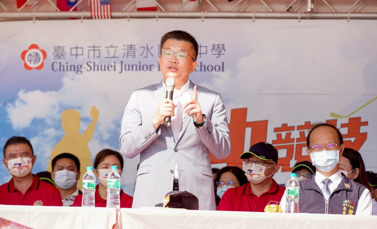 ▲蔡其昌參加母校清水國中校慶大會暨操場啟用儀式。（圖／蔡其昌競總提供，2022.10.28）