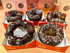 ▲鐵粉等一年！Mister Donut重磅聯名比利時皇室御用巧克力品牌「GODIVA」終於回歸，今年開吃5款新作。（圖／記者蕭涵云攝）