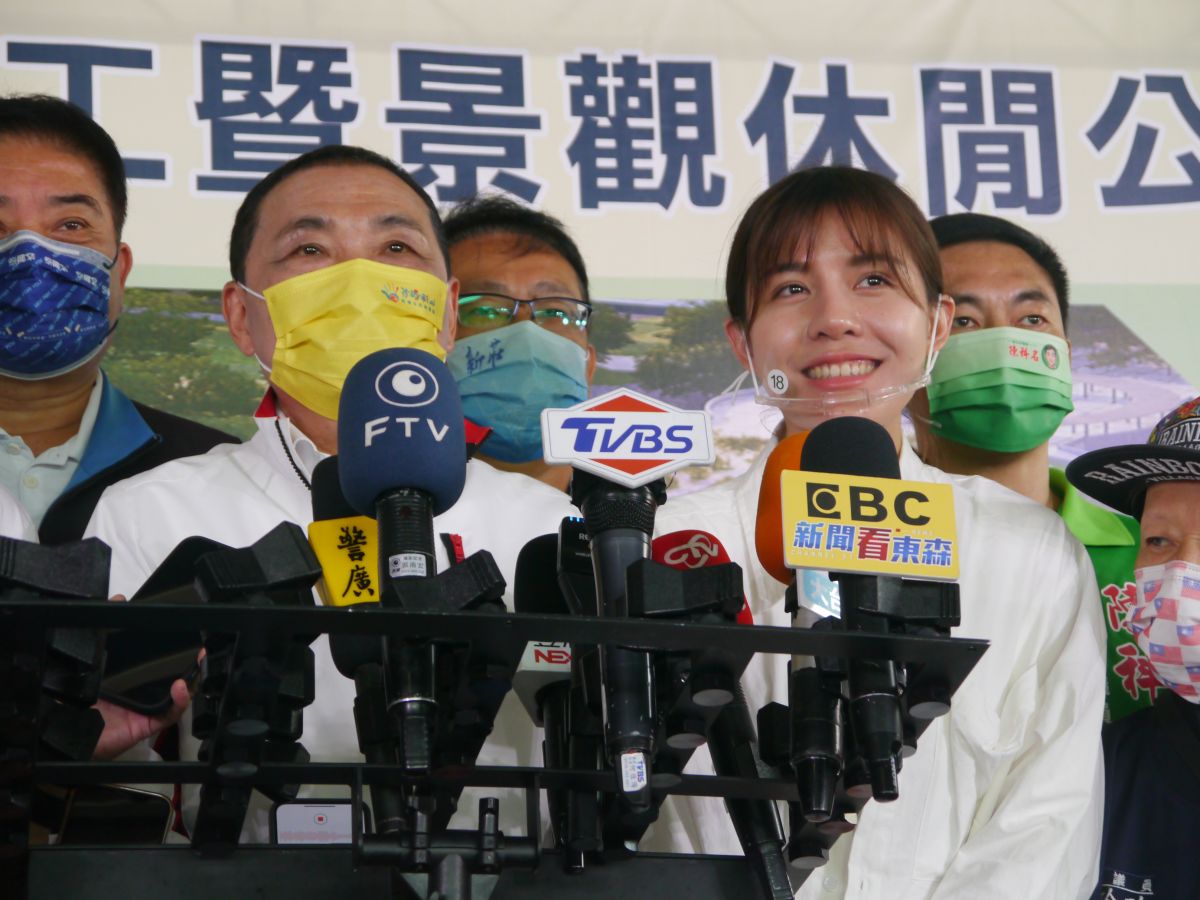 ▲媒體追問今日也出席活動的「侯家軍」女將戴湘儀當選機率提高，侯友宜表示給予加油，期勉做她自己、好好努力。（圖 ／記者吳嘉億2022.10.28）