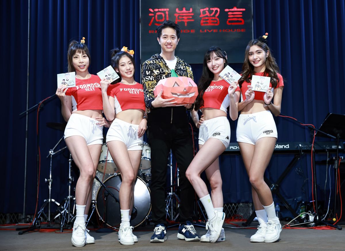 ▲莫凡新（中）分享國外求學時，被2個醉酒女孩爬上床的經驗。（圖／無限延伸音樂提供）