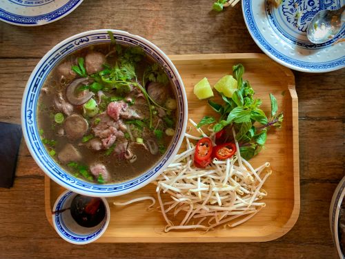 越南旅遊正夯！必吃五道「米其林推薦」國民美食　街頭小吃最美味
