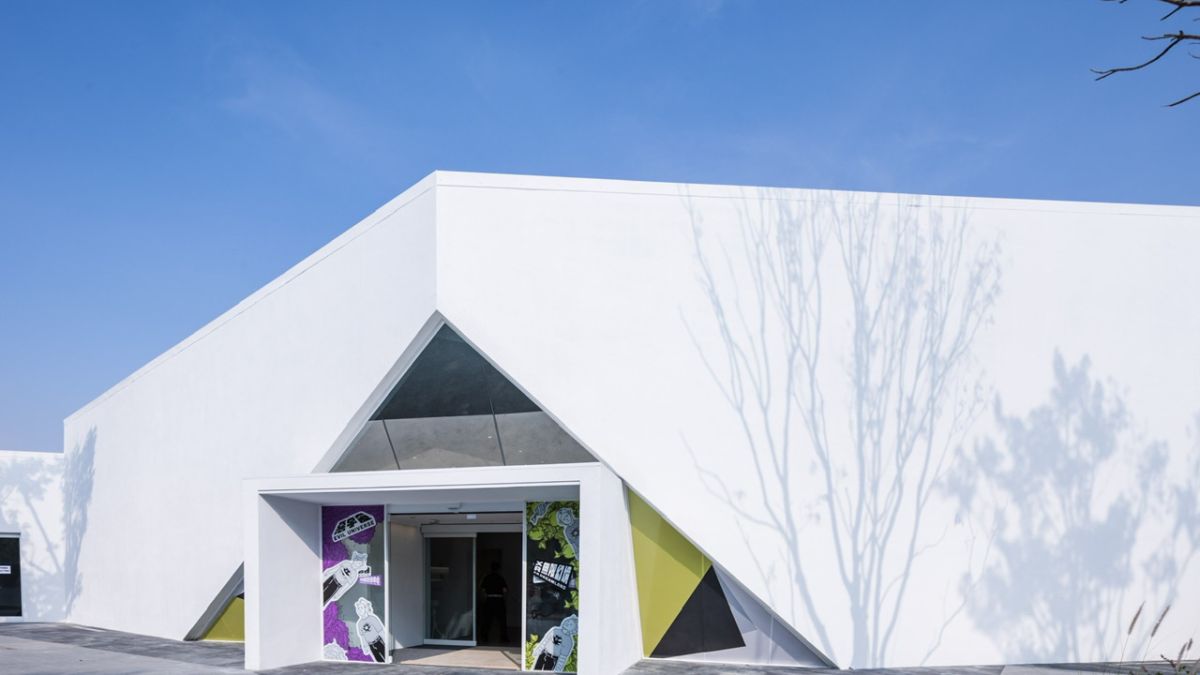 ▲「內惟藝術中心」是融入自然景觀、擁抱社區的綠色建築。（圖／高美館提供）