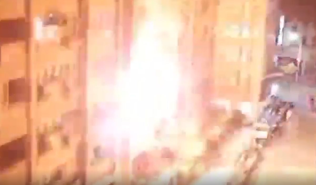 ▲新竹和平醫院旁一處社區，今天（28日）晚間驚傳氣爆事件。（圖／翻攝新竹爆料公社）