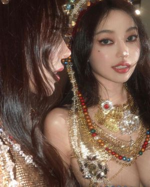 ▲珠寶襯著黃琳的火辣身材，令人移不開眼。（圖／Instagram：lovelynnboo）
