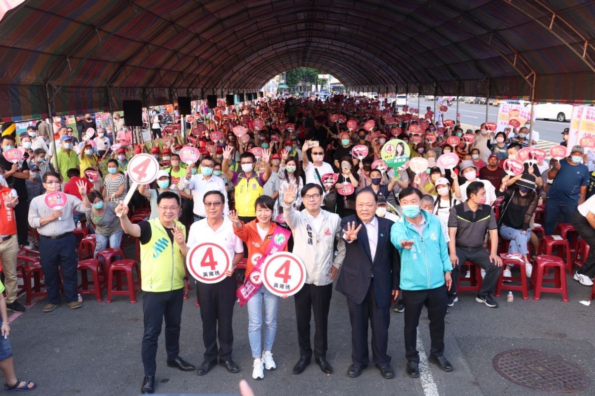 ▲民進黨前鎮小港區議員候選人黃雍琇，今（29）在一心和平路口成立「前鎮競選總部」，吸引超過2千位支持者。(圖／翻攝畫面)
