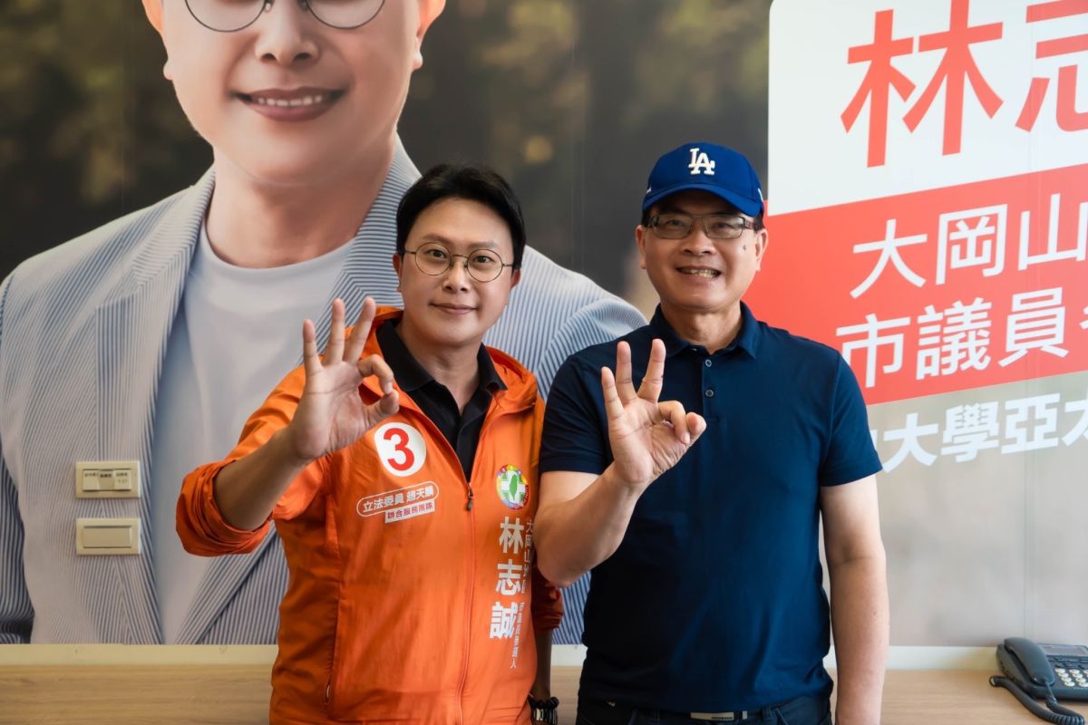 ▲知名節目主持人鄭弘儀，今（29）日南下力挺民進黨大岡山最年輕議員參選新人林志誠。(圖／翻攝畫面)