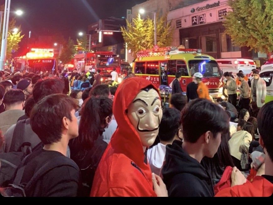 ▲據「韓聯社」報導，南韓首爾梨泰院地區發生萬聖節派對嚴重推擠事件，疑似造成逾50人心跳停止。（圖／民眾提供）