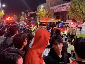 梨泰院恐怖推擠！女被踩暈醒來「全是哭聲」　男友仍昏迷
