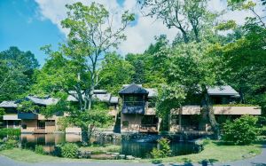 ▲星野佳路將旗下飯店打造出「非日常感」。圖虹夕諾雅輕井澤。(圖/翻攝自星野集團官網) ▲星野佳路將旗下飯店打造出「非日常感」。圖虹夕諾雅輕井澤。(圖/翻攝自星野集團官網)