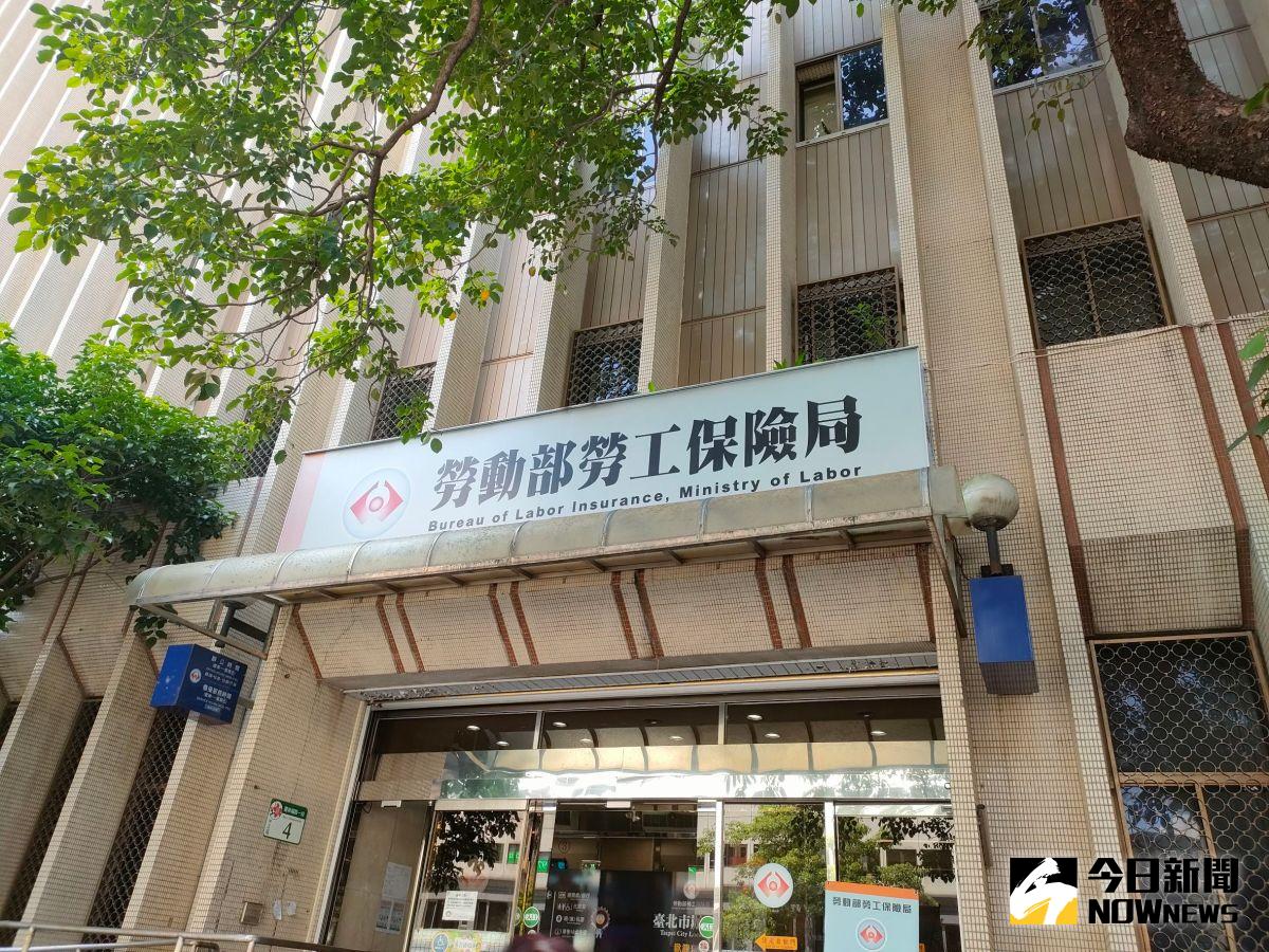 ▲112年勞保紓困貸款自今（26）日至112年1月7日止受理申請。（圖／記者許若茵攝）