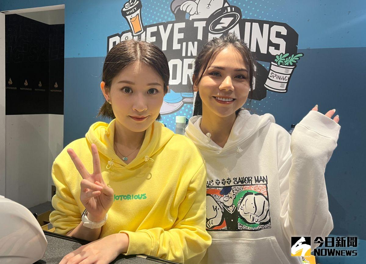 ▲艾瑞絲、蕾菈化身快閃店長出席品牌開幕活動。（圖／記者侯家瑜攝）