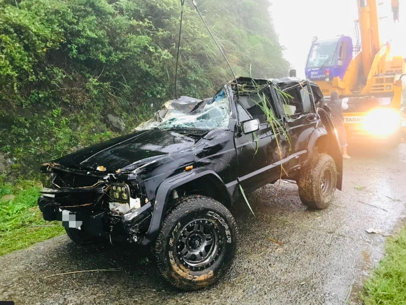 ▲蕭閎仁開車出遊，卻發生車禍，連人帶車滾落山谷。（圖／翻攝蕭閎仁臉書）