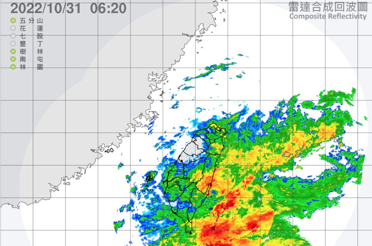 ▲中央氣象局表示，今（31）日受颱風外圍環流影響及東北季風增強，迎風面雨勢持續增大、各地降雨機率提高，尤其宜蘭縣山區將有局部大豪雨或超大豪雨發生。（圖／中央氣象局）
