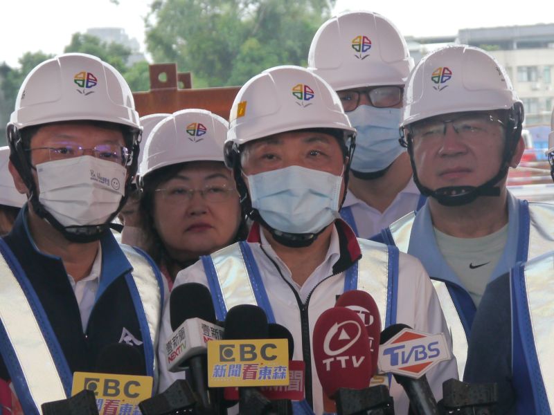 ▲侯友宜前往萬大中和線金城機廠視察工程進度,對於韓國瑜輔選話題,還是簡單回應繼續打拚、好好做事情。(圖 /記者吳嘉億2022.10.31)