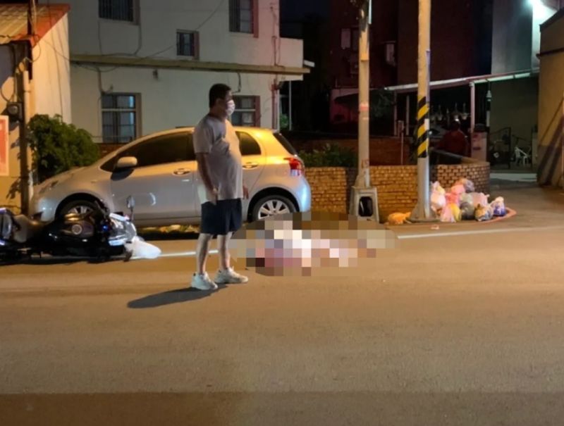 苗栗老翁過馬路撿垃圾!下秒遭機車撞擊 送醫宣告不治