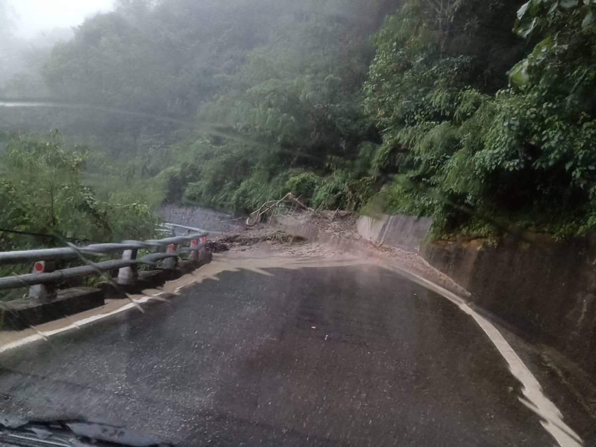 ▲台東縣台23線22K+900(北源路段)今天下午5時許發生土石流。（圖／翻攝記者爆料網）