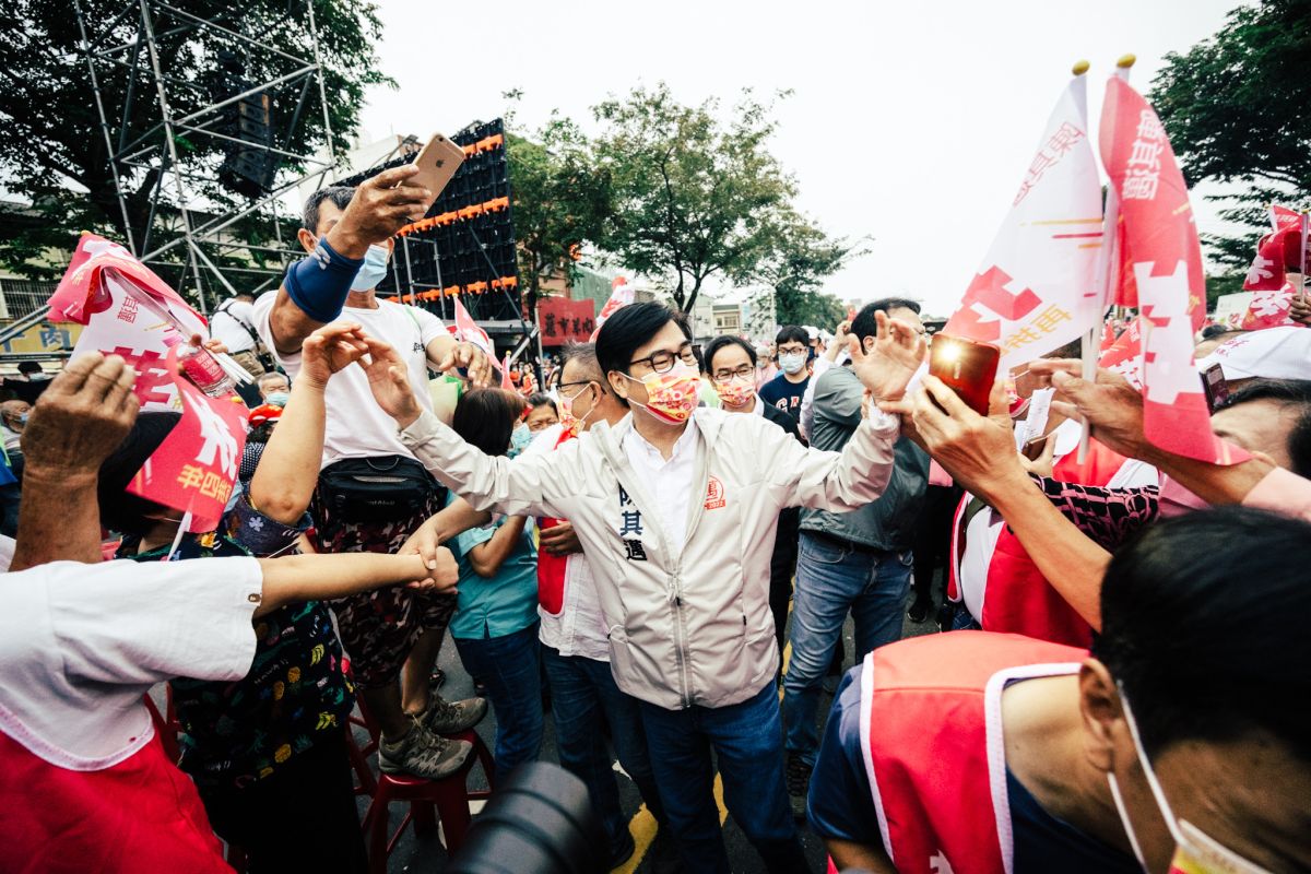 ▲陳其邁被質疑跑行程大遲到，幕僚則表示，是遇到突發事件，日後會小心避免。（圖／陳其邁競總提供）