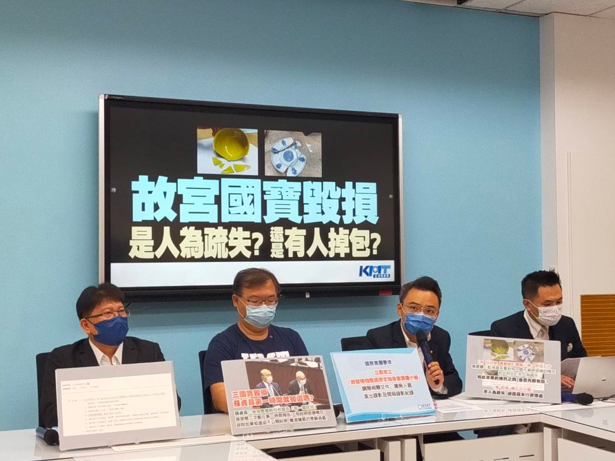 ▲故宮3國寶毀損調查報告出爐，國民黨團今開記者會質疑報告疑點重重，報告提供文物破碎照片疑似並非第一時間拍攝。（圖／國民黨團提供）