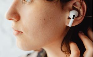 服務業不忍了！戴AirPods客必回「神煩1字」　店員猛點頭
