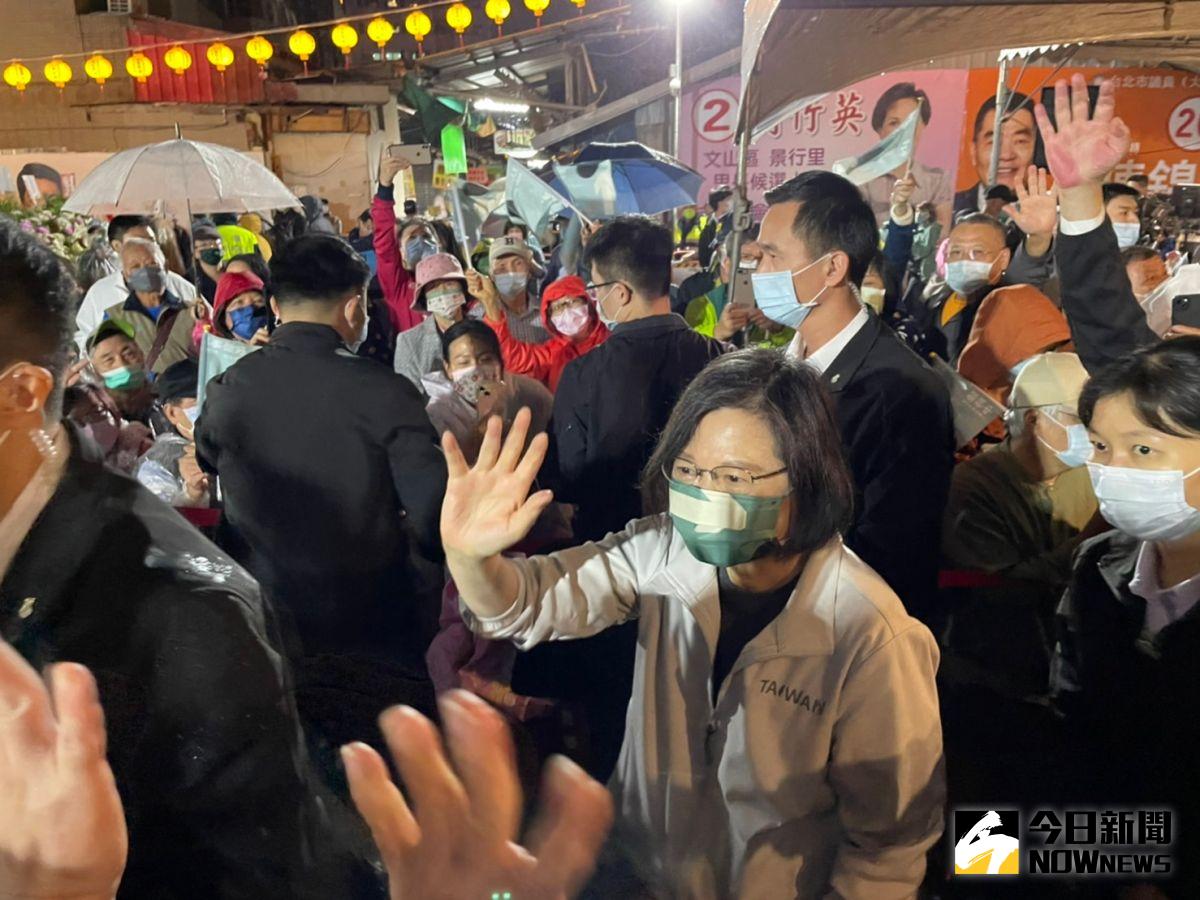 ▲民進黨在今年的選舉當中缺乏主軸、沒有主角、戰場混亂、議題飄忽，讓選民漸生疑慮。（圖／記者黃宣尹攝，2022.11.01）
