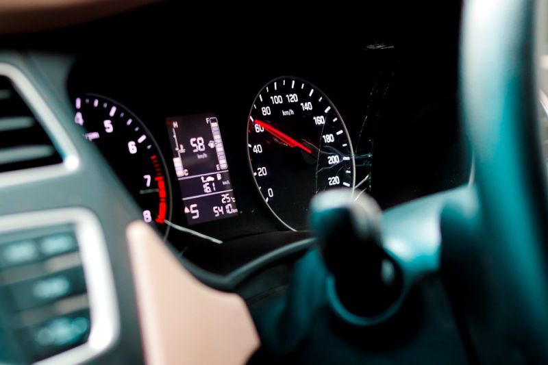 ▲案經調查，檢方發現胡男的車輛儀表板停留在120至130公里間。（示意圖／取自Pixabay）