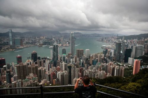 港股延續跌勢　香港金融魅力不再、銀行裁員一波接一波
