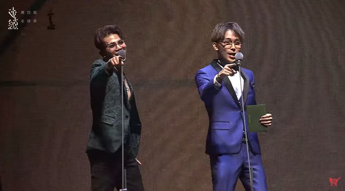 ▲孫生（左）和酷炫在台上模仿小哥哥艾理，引起對方不滿。（圖／翻攝自上班不要看YouTube）