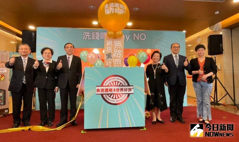 ▲2022年洗錢防制宣導短片暨Podcast發表會,法務部長蔡清祥及金馬影后陳淑芳等人合影(圖/記者潘千詩攝,2022.11.02)