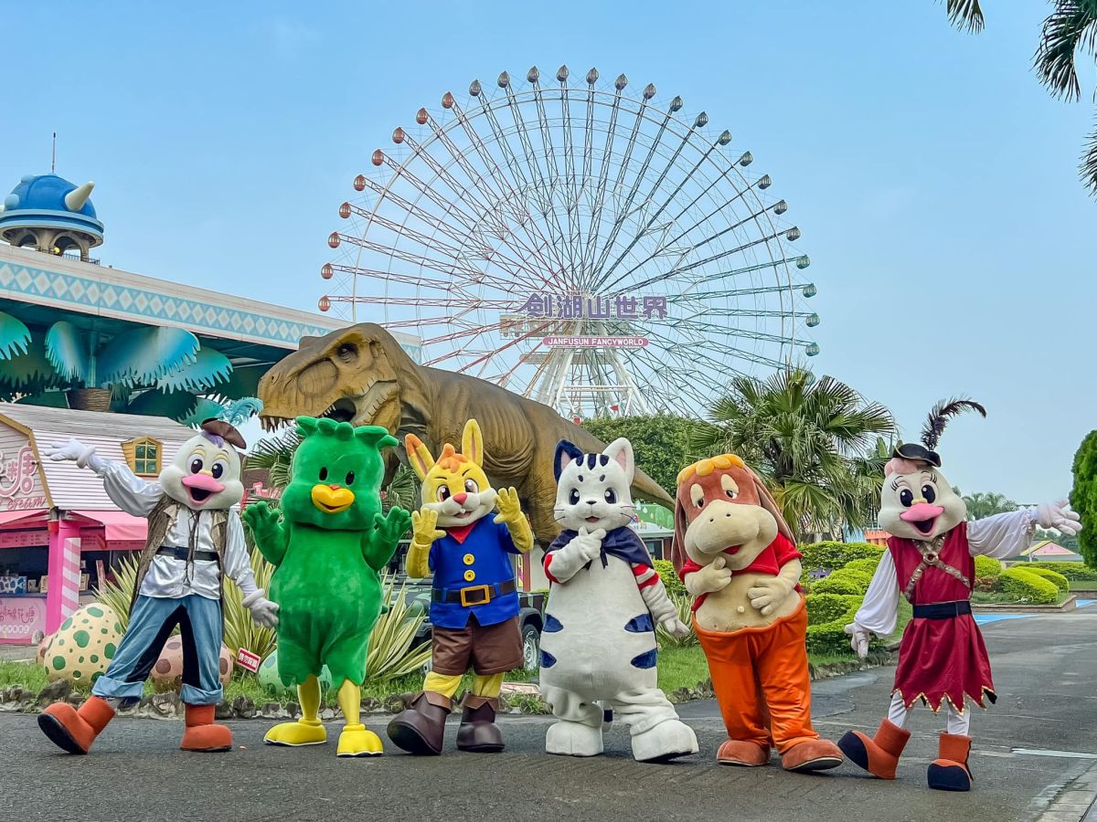 ▲劍湖山世界2月24日起至3月15日推出優惠，只要騎機車至樂園玩且車牌對中「5、2、0」中任1碼，即可享優惠票價299元。（圖／翻攝自劍湖山世界臉書）