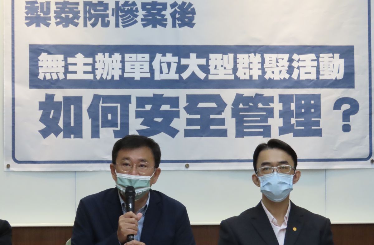 ▲黃國書向中央喊話應以梨泰院意外為鑑，盡速提出無主辦單位的大型群聚活動安全管理指引。（圖／黃國書辦公室提供）