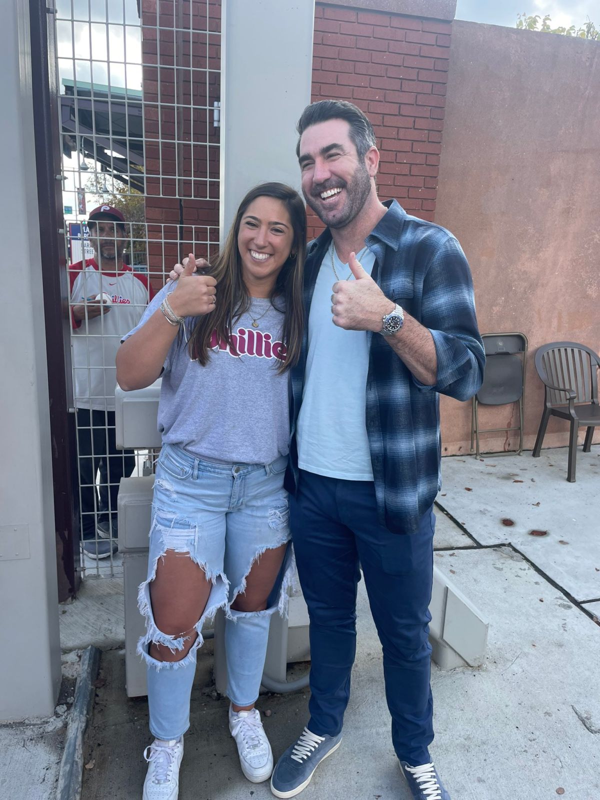 ▲Verlander與費城人球迷開心合影(圖片取自女球迷Steph推特)