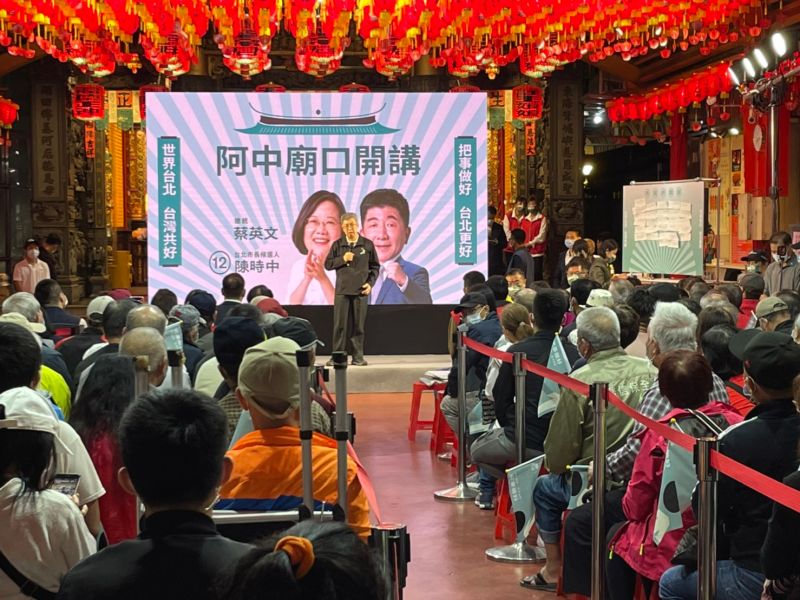▲前副總統陳建仁首度赴廟口開講活動力挺陳時中。（圖／記者黃宣尹攝，2022.11.02）