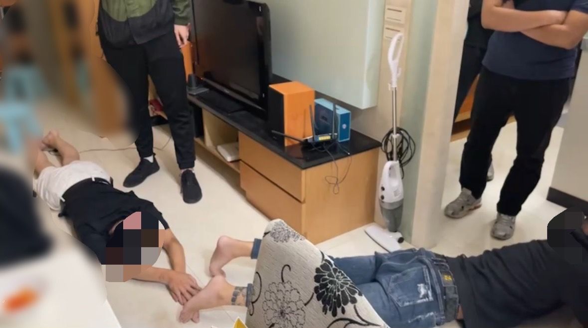 ▲警方趕抵現場後，立刻協助高中生送醫，同時成立專案小組並報請新北地檢署檢察官指揮偵辦，經連夜追緝後，順利拘提3惡煞到案。（圖／翻攝畫面）